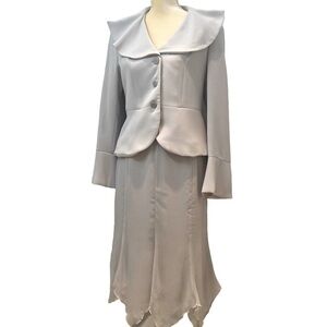 Bloomingdale’s dove grey polyester jacket and midi skirt. Size 12P/10P.